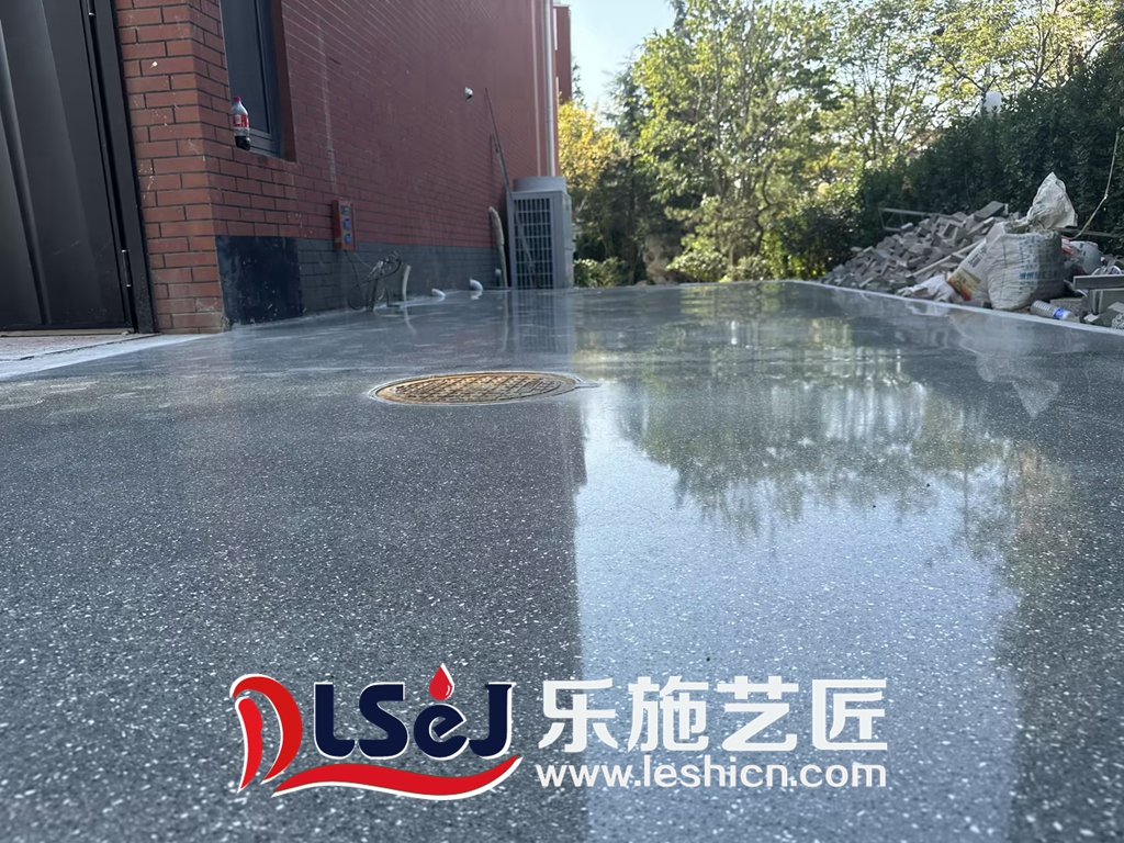 青岛某别墅户外停车位磨石