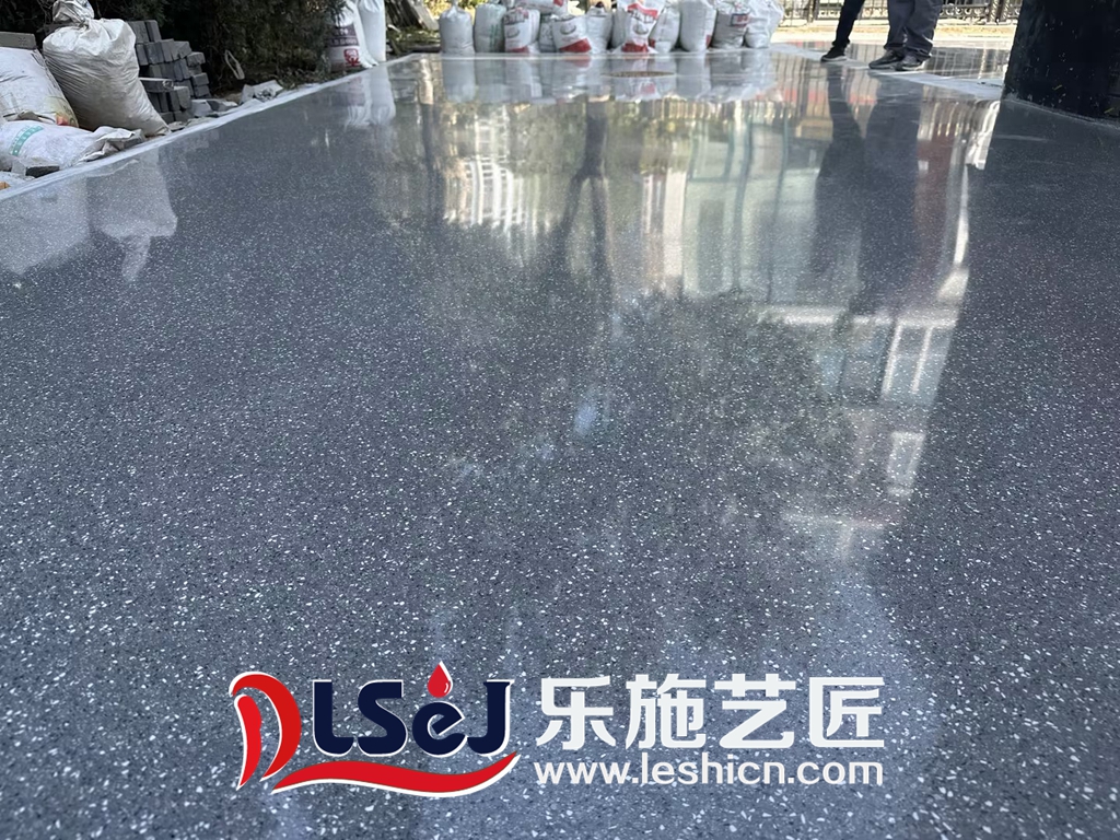 青岛某别墅户外停车位磨石