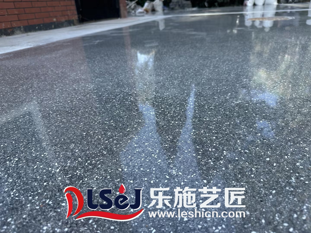 青岛某别墅户外停车位磨石